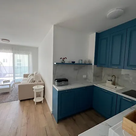 One-bedroom With Private Parking ماكارسكا