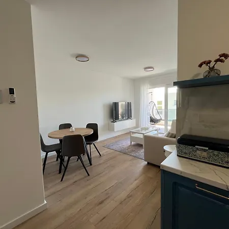 One-bedroom With Private Parking ماكارسكا