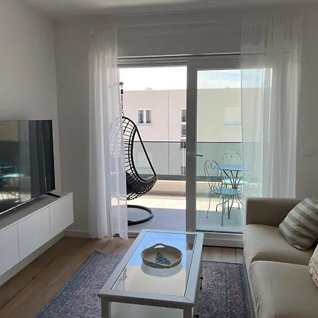 One-bedroom With Private Parking * מאקרסקה