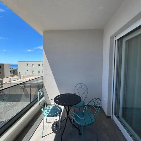 Apartment One-bedroom With Private Parking