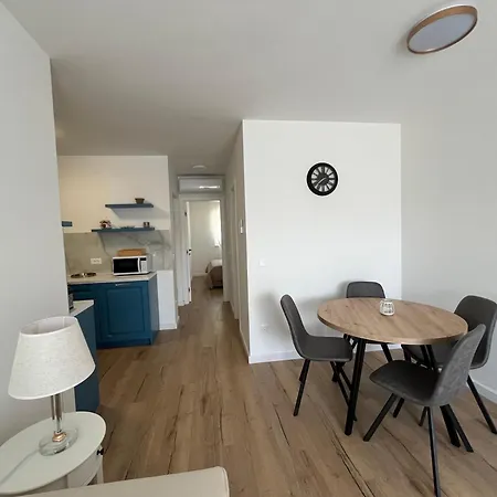 Apartment One-bedroom With Private Parking Makarska