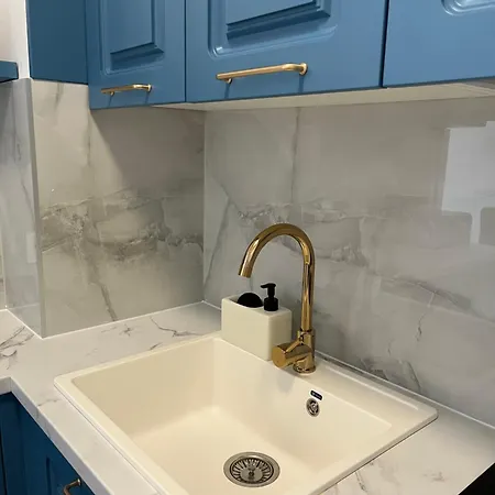 One-bedroom With Private Parking Apartment *