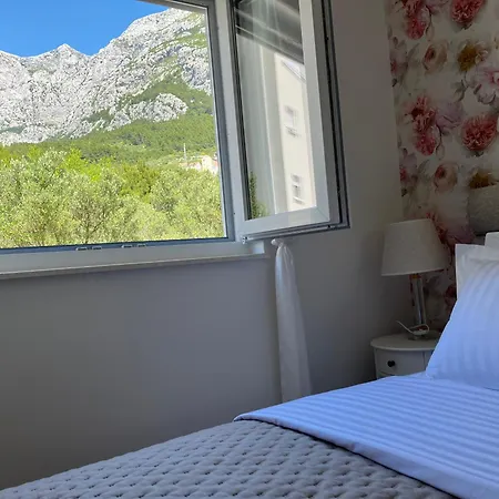 One-bedroom With Private Parking Apartment Makarska